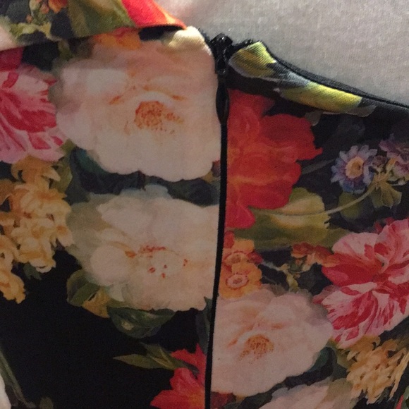 One shoulder Floral dress size small NWOT - Picture 8 of 11